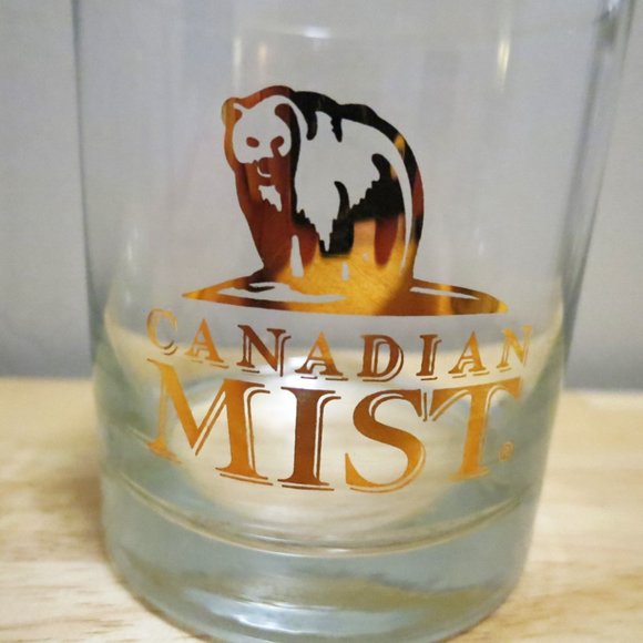 Whisky Rock Glass X2 Canadian Mist Gold Bear & Fish Decal 10 oz-300 ml Ad Merch - Picture 3 of 4